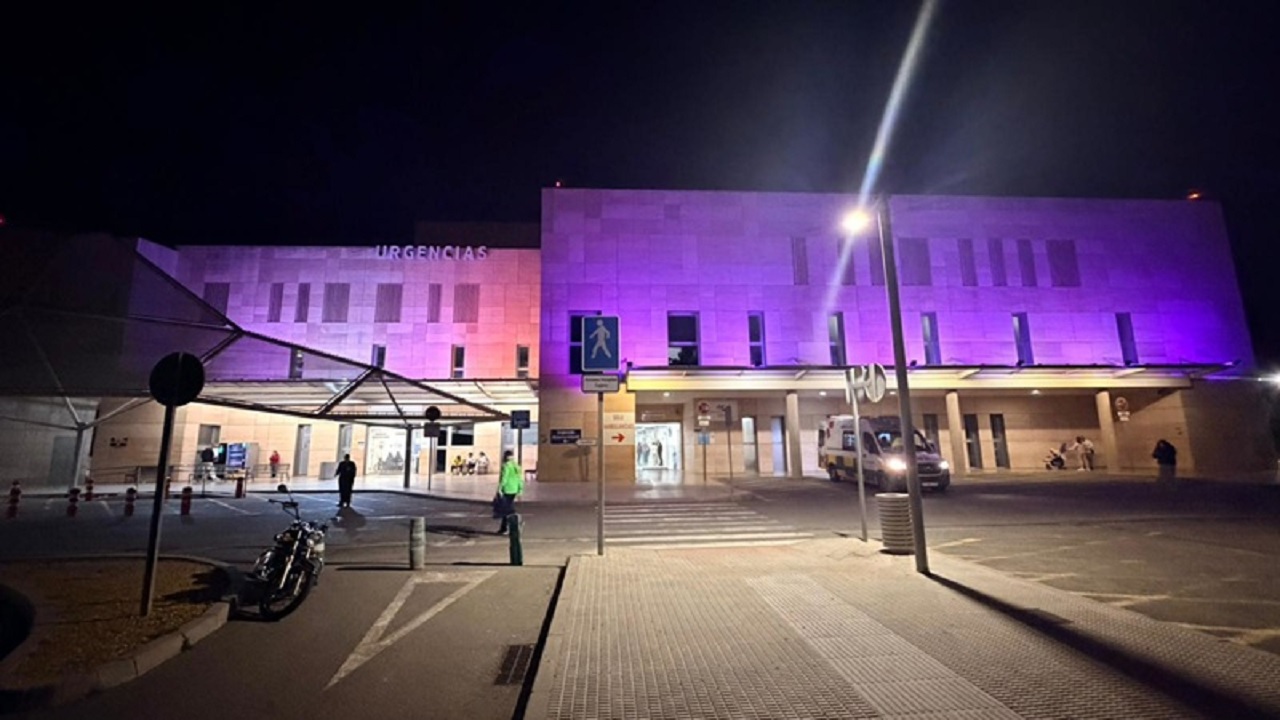 Iluminación violeta de fachadas por el Día Mundial del Síndrome Champ1